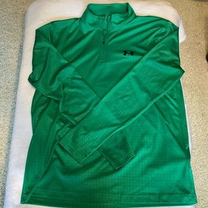 Men’s under Armour, heat gear, loose, fit quarter zip long sleeve. Size large.
